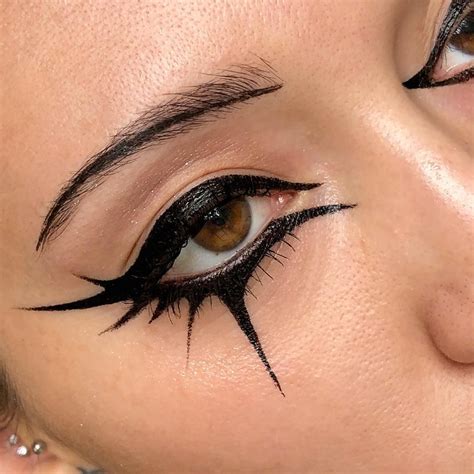 Graphic eyeliner goth - Jan 30, 2021 · Today I'm going in depth and teaching you all how to do simple alt eyeliner! 